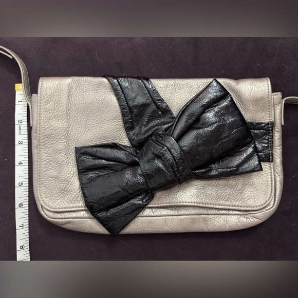 See By Chloé Bronze Leather Bag w/ Black Patent Bow, Adjustable Strap - Picture 10 of 10